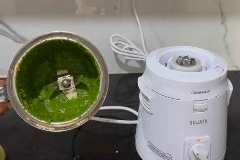 Green chutney grinding test with the Sujata Dynamix 900W mixer grinder